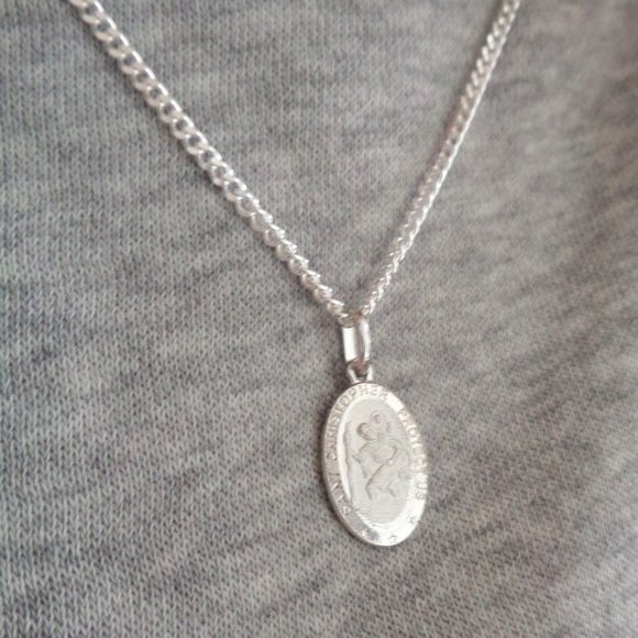 Large Oval Real Sterling Silver St Christopher Pendant Necklace Stamped925 ITALY - Picture 4 of 4